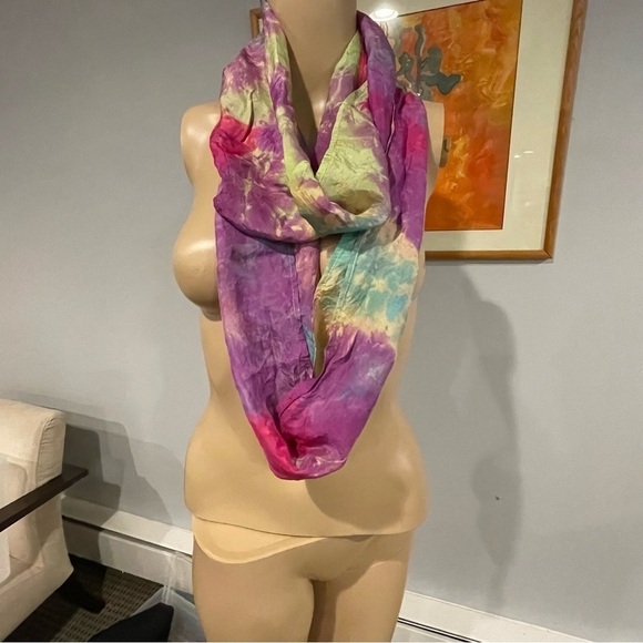 Artisan tie dyed infinity scarf silk handmade in shades of purple, magenta - Picture 9 of 15